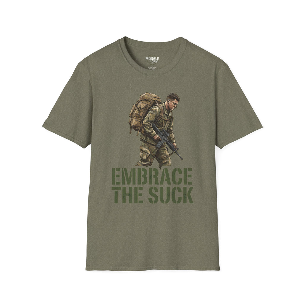 Olivegrünes T-Shirt mit Soldat-Illustration und „EMBRACE THE SUCK“-Schriftzug