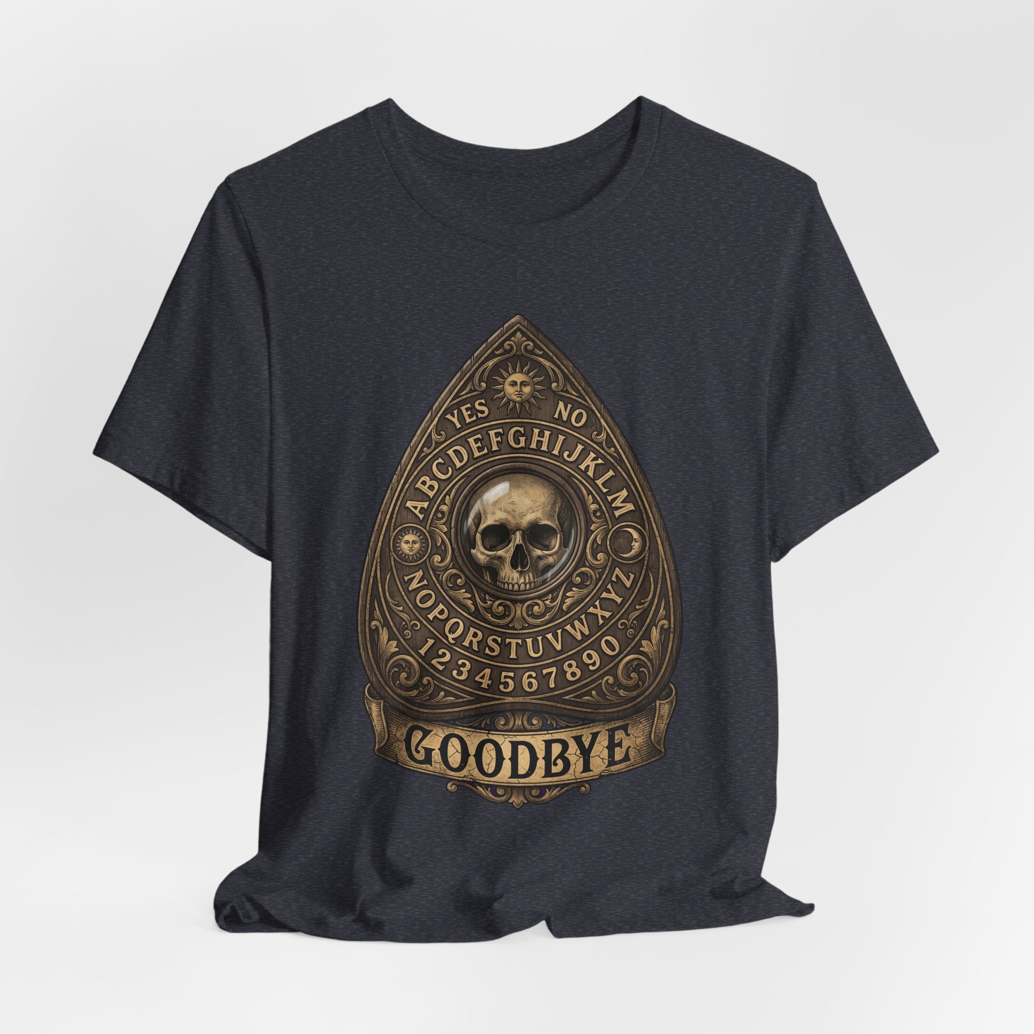 Camiseta gris oscuro con gráfico Ouija, calavera en círculo y texto “GOODBYE”