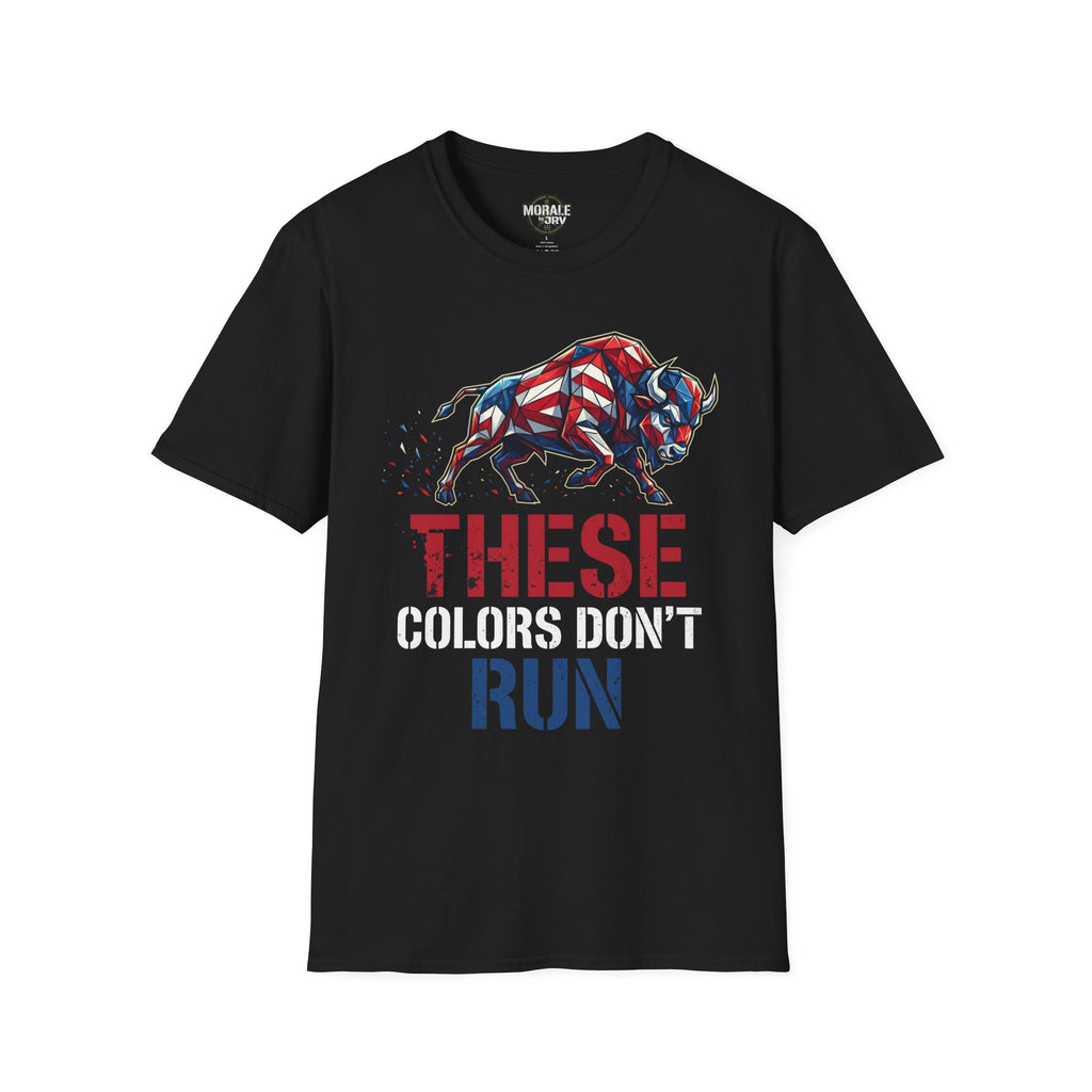 Amerikanische Flaggen-Bull T-Shirt, schwarz mit Frontgrafik „THESE COLORS DON'T RUN“