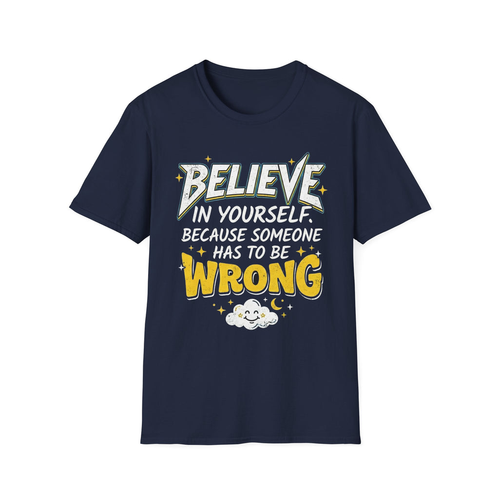 Camiseta azul marino con “BELIEVE IN YOURSELF…” y “WRONG” en tipografía colorida