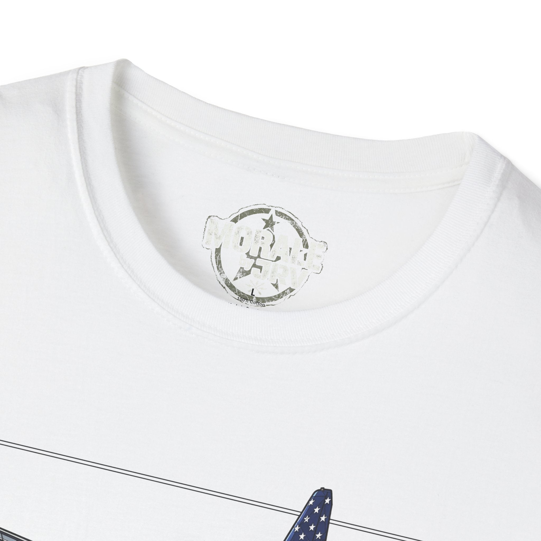 Rückseiten-Logo auf weißem C-130 T‑Shirt im runden Emblem