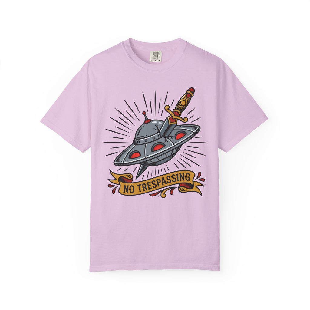 Light purple graphic T-shirt with UFO and dagger “No Trespassing” print