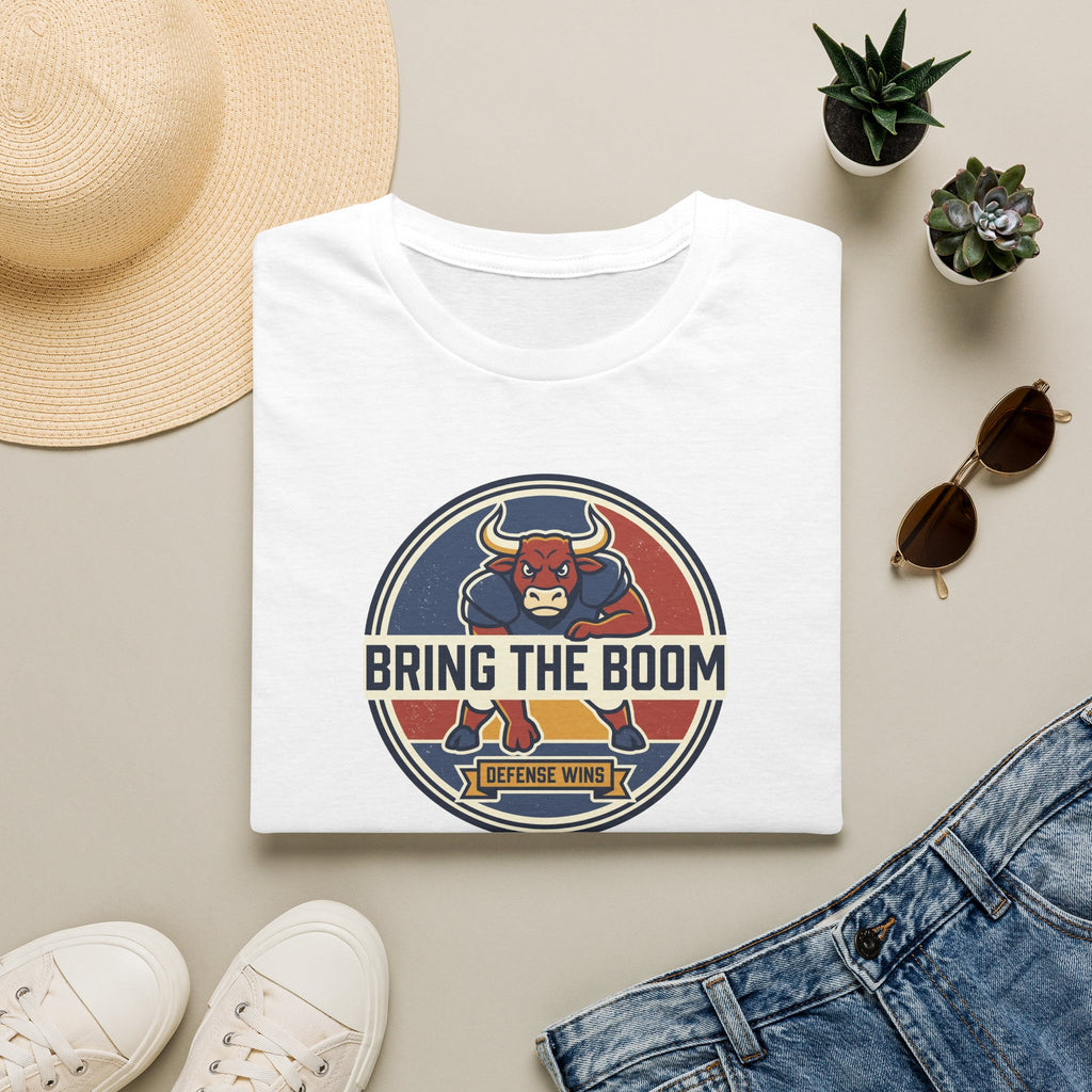 Bull mascot graphic T-shirt in white with round logo front print