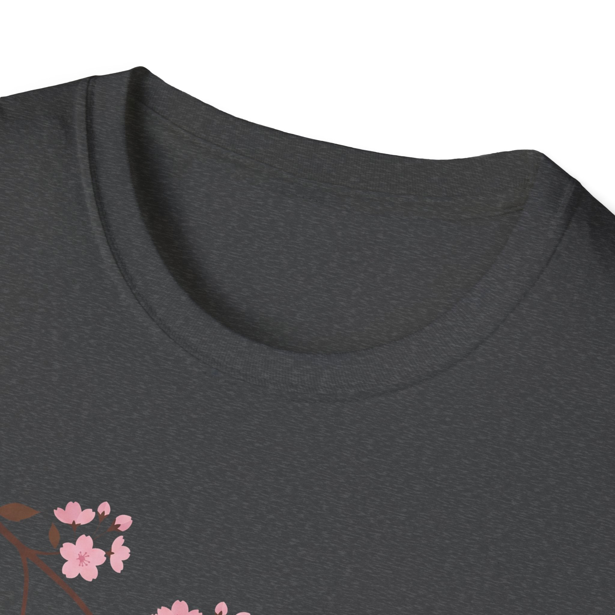 Cherry Blossom Branch T-Shirt (dunkelgrau) Nahaufnahme vom Halsausschnitt
