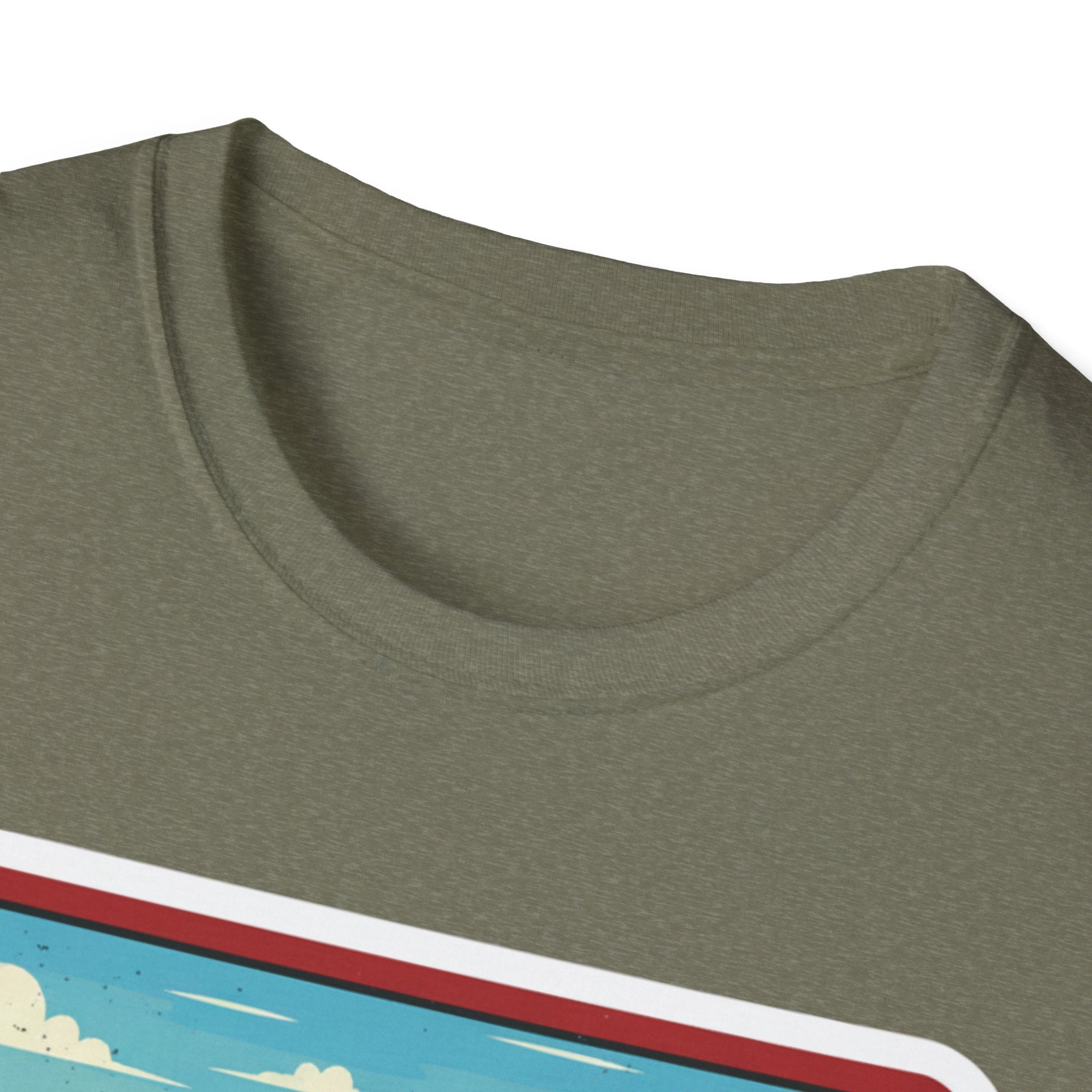 Camiseta verde militar, cuello redondo, vista delantera sin diseño completo