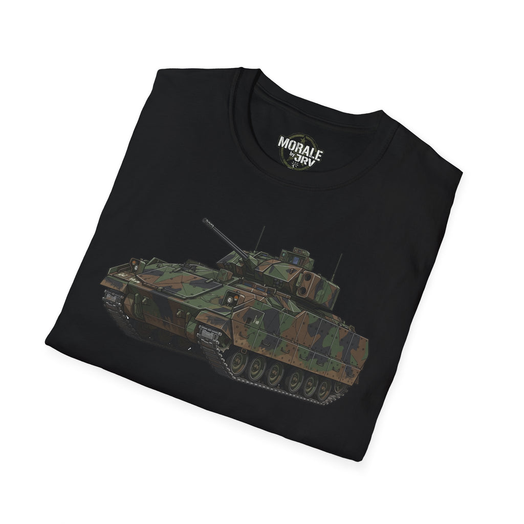 Schwarzes T-Shirt mit Camouflage-Tankdruck auf der Vorderseite