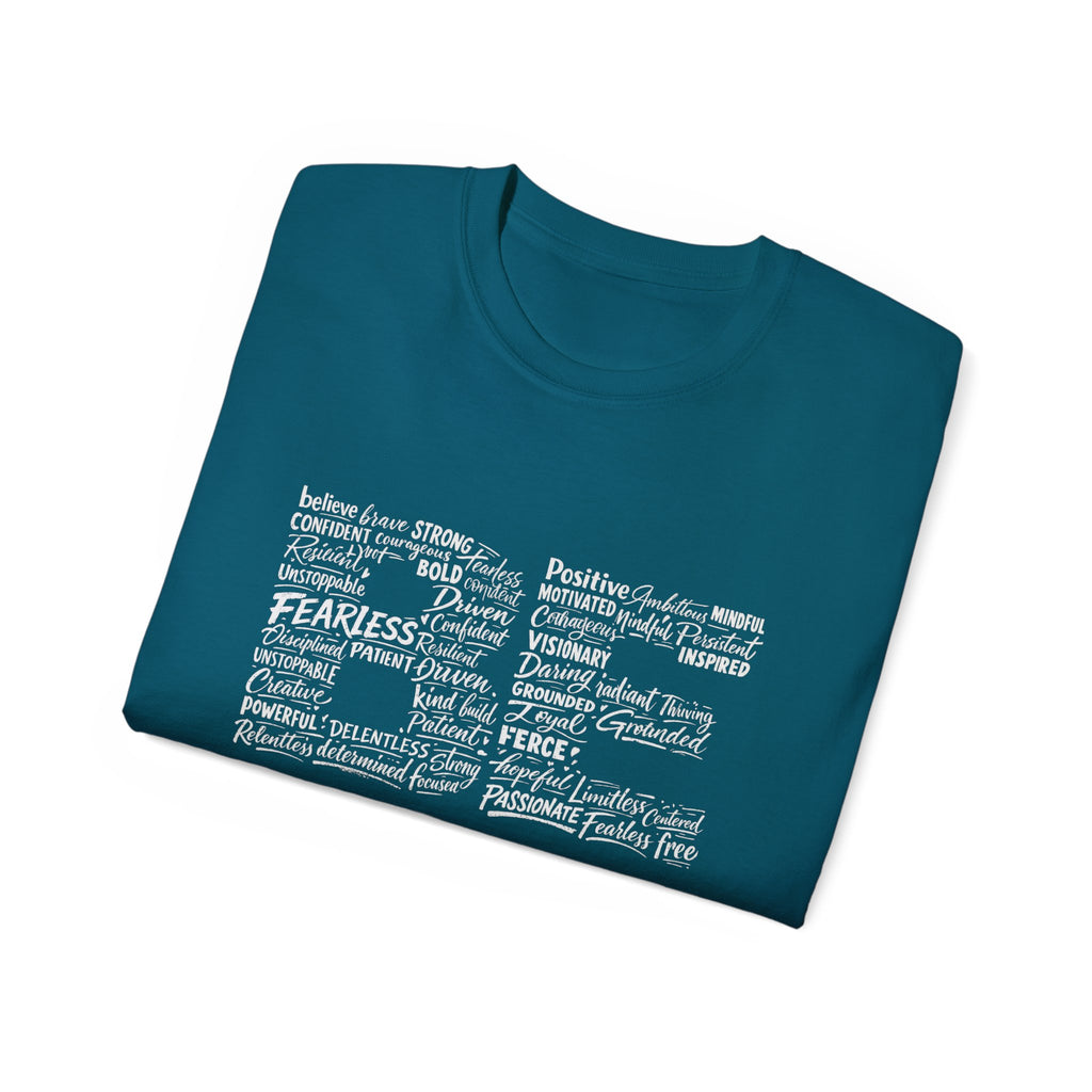 Life Word Cloud Tee, türkisfarbenes T‑Shirt mit Wortwolken‑Motiv und „FEARLESS“