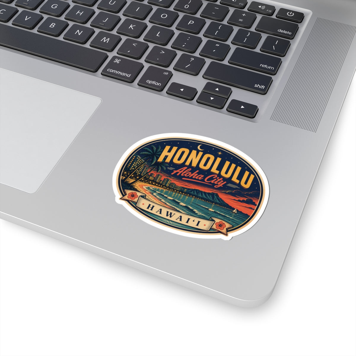 Honolulu luggage tag sticker on laptop, oval beach design with 'Hawai‘i' banner
