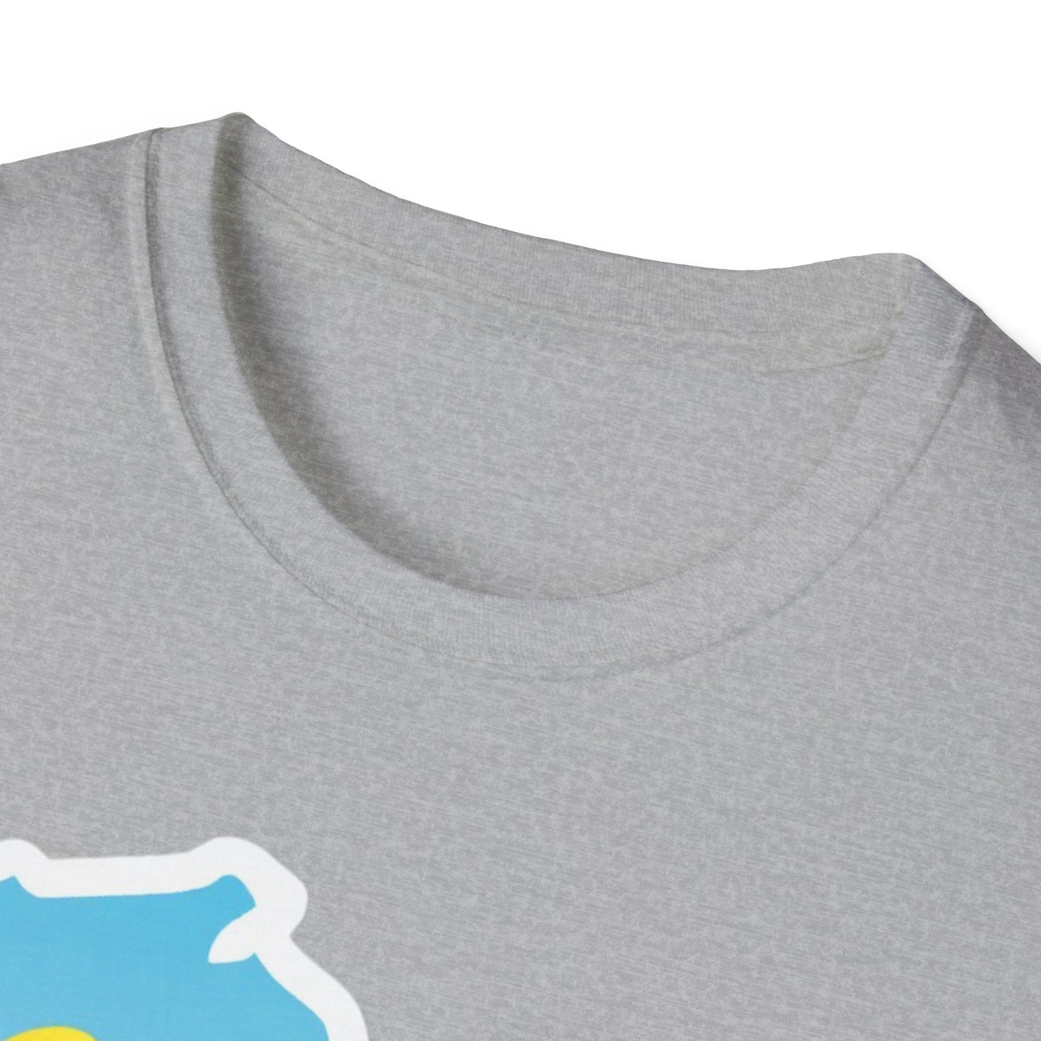 I Am Wisconsin T-Shirt neckline close-up, sport gray crew collar